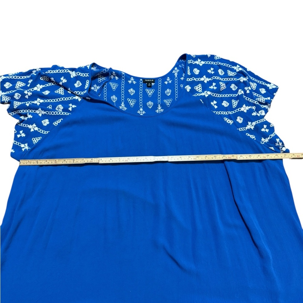 Torrid Blouse Crinkle Gauze Blue Embroidered Flutter Sleeve Plus Sz 6X - Picture 7 of 9